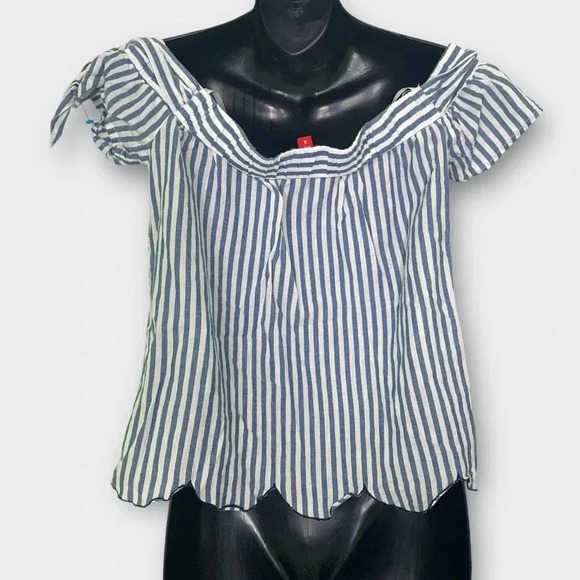 Guess Off The Shoulder Top - Picture 2 of 8